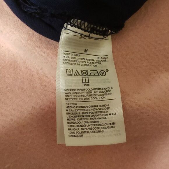 ❤ 3/$20 Old Navy embroidered peasant shirt - Picture 6 of 7